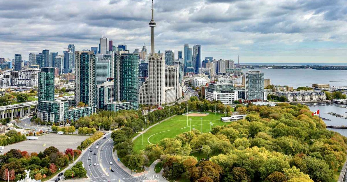 Toronto là trung tâm tài chính lớn của Canada