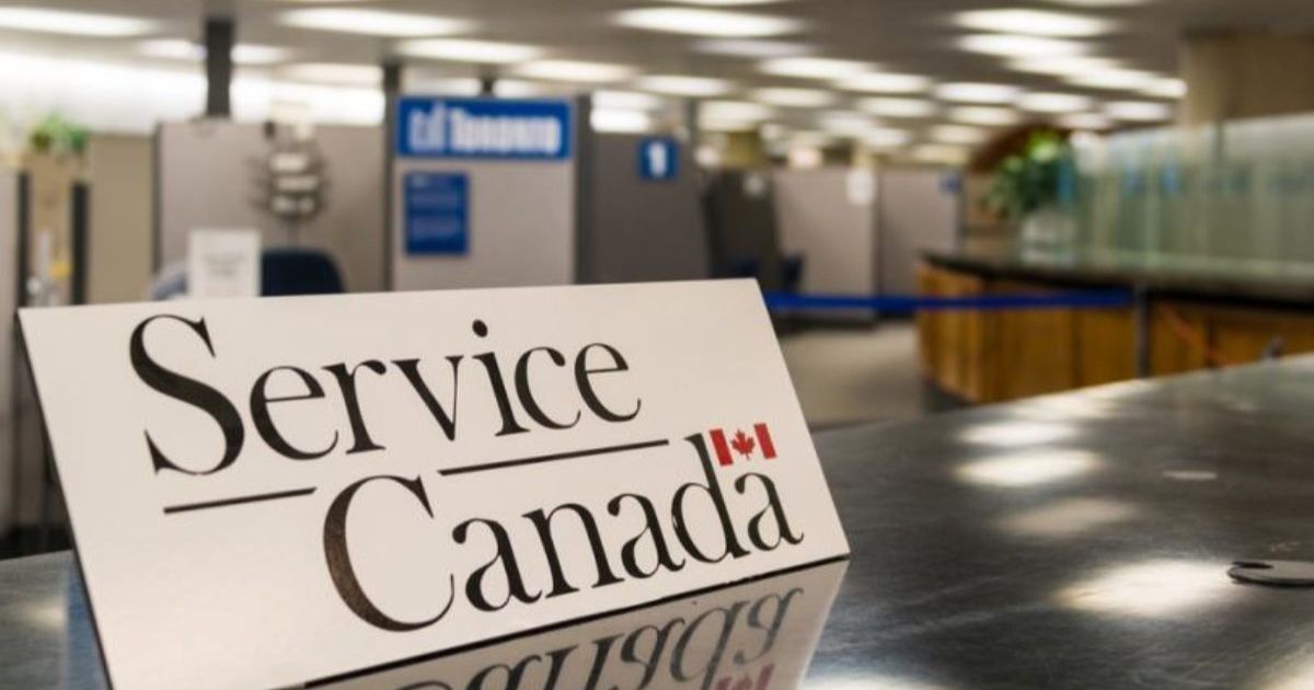 Có thể làm thủ tục trực tiếp hoặc gửi hồ sơ bằng bưu điện đến Service Canada